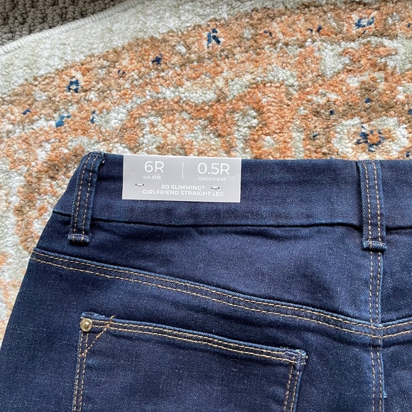 Chico's So Slimming Girlfriend Jeans In Quill Rinse Indigo Wash, Size 6 or Small - Picture 13 of 16